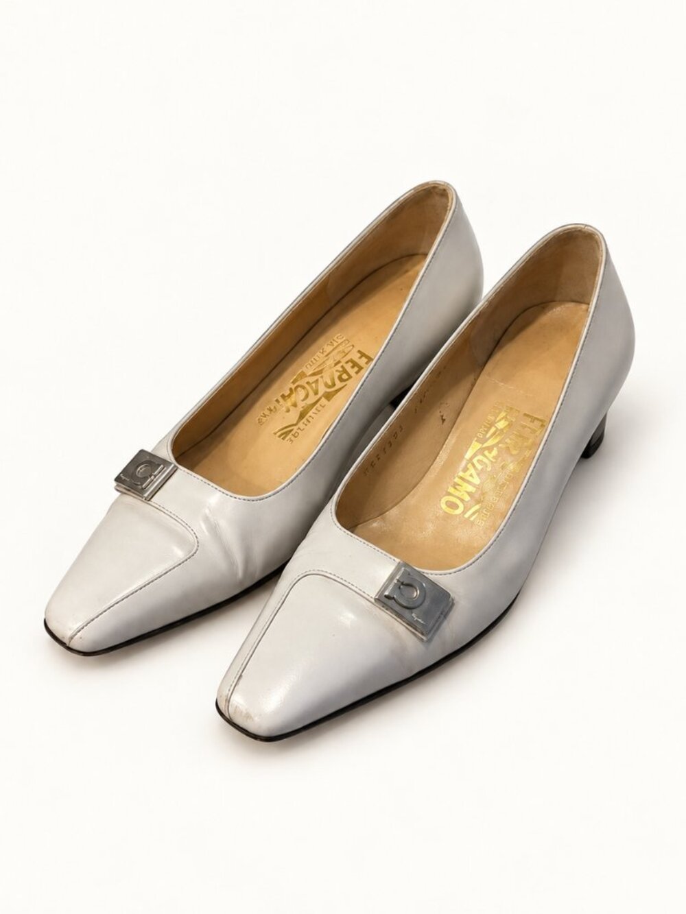 Vintage Salvatore Ferragamo Ivory Leather Pumps Size 5.5